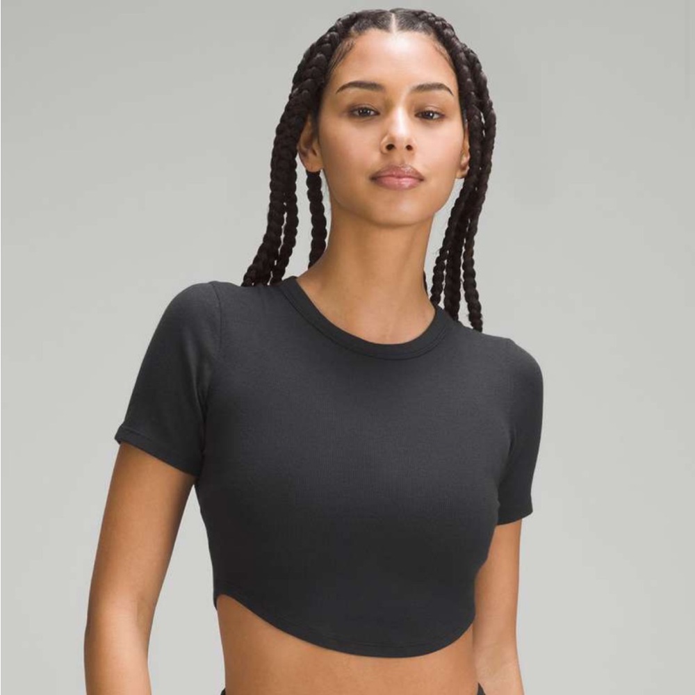LULULEMON HOLD TIGHT CROPPED T-SHIRT (BLACK)